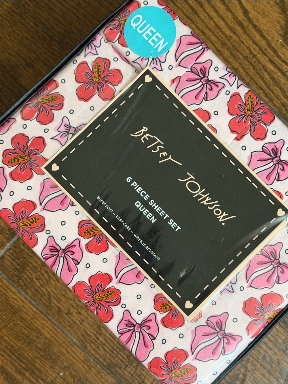 Betsey Johnson Floral Queen Sheet Set - Pink Bows & Red Hibiscus
